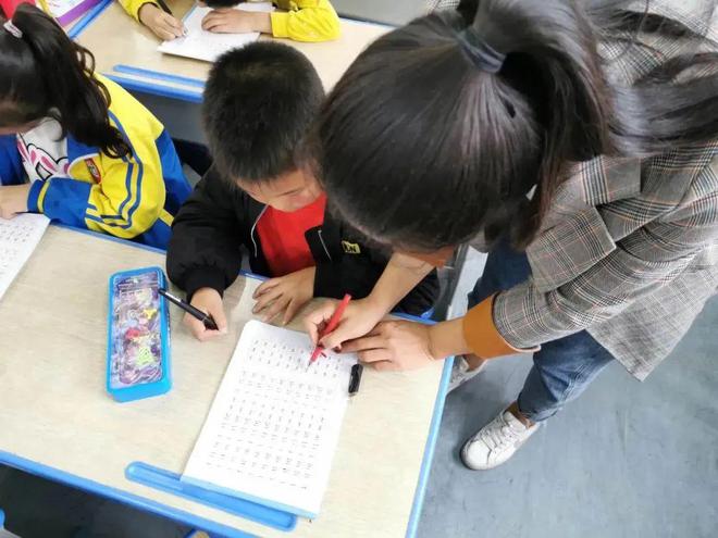 孩子从“不会写”到写字清楚工整这份练字全攻略值得收藏！(图2)