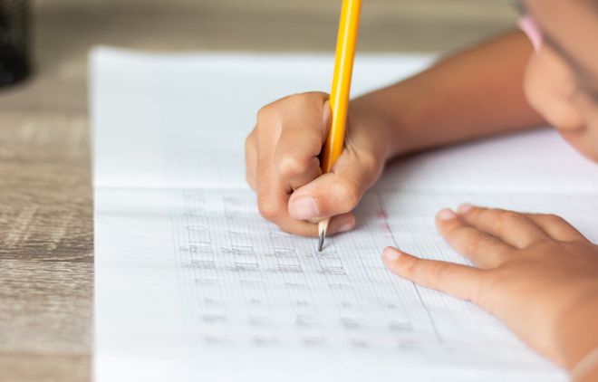 一年级小学生练字可别报班了掌握这3个小窍门想写不好都难(图1)