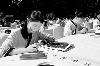 墨香飘溢于书写中感受传统之美(图1)