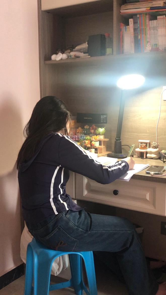 女高中生苦练“瘦金体”却被老师0分警告:别挑战考试的底线(图7)